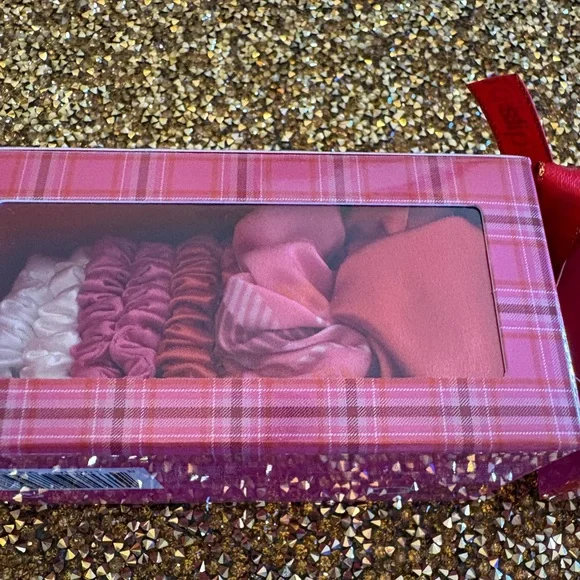 “slip” NWT Pure Silk Scrunchies. Set of 5 in Gift Box. Made of pure silk! - Picture 5 of 7